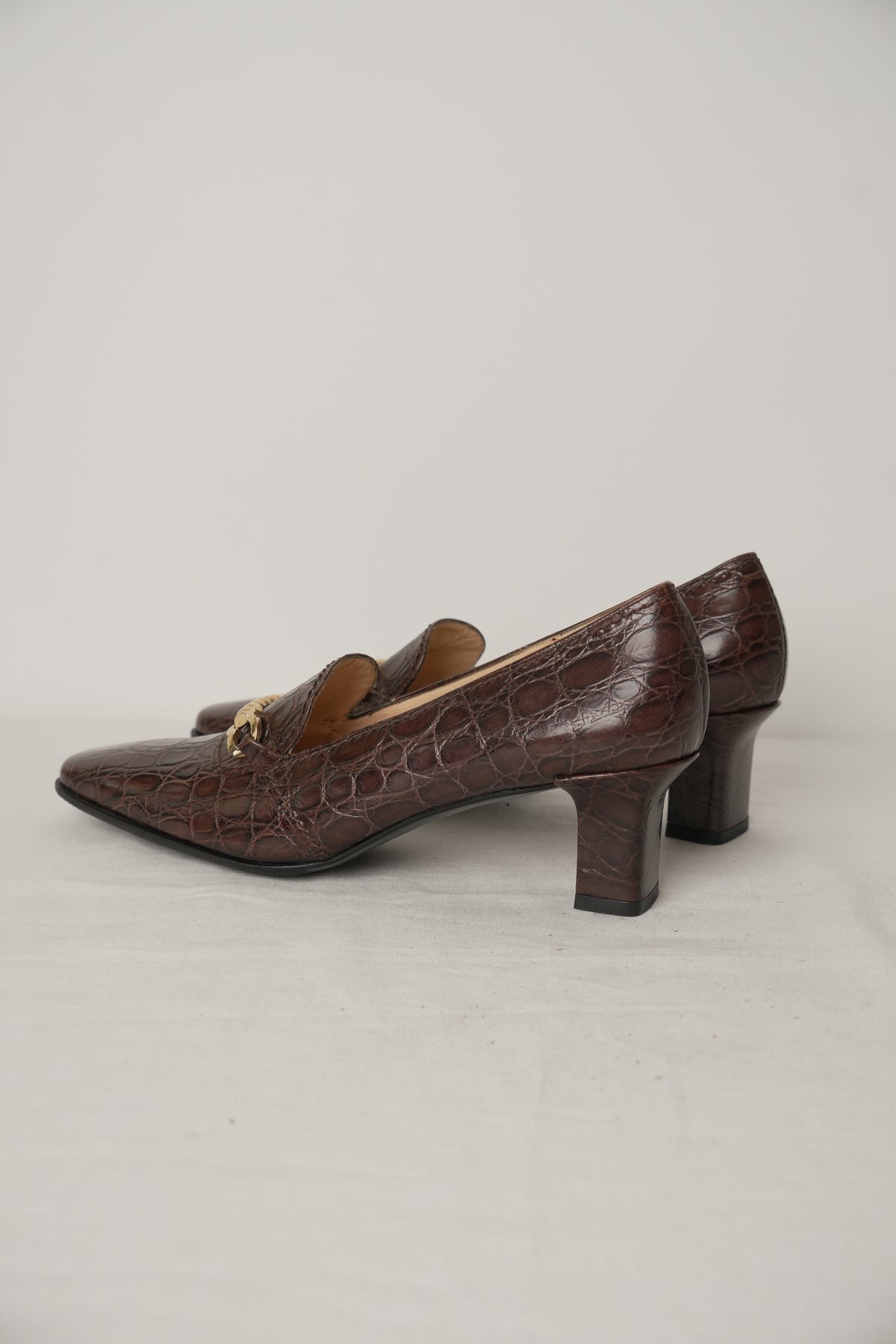 Salvatore Ferragamo Brown Crocodile Heeled Loafer with Gold Chain Heels Sz9 (US)