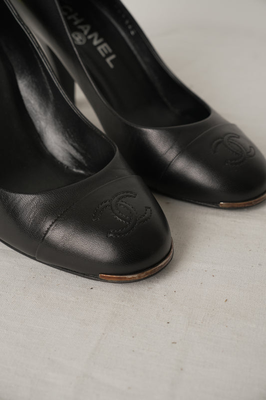 Chanel Black Logo Toe Cap Pump Heels Sz36.5