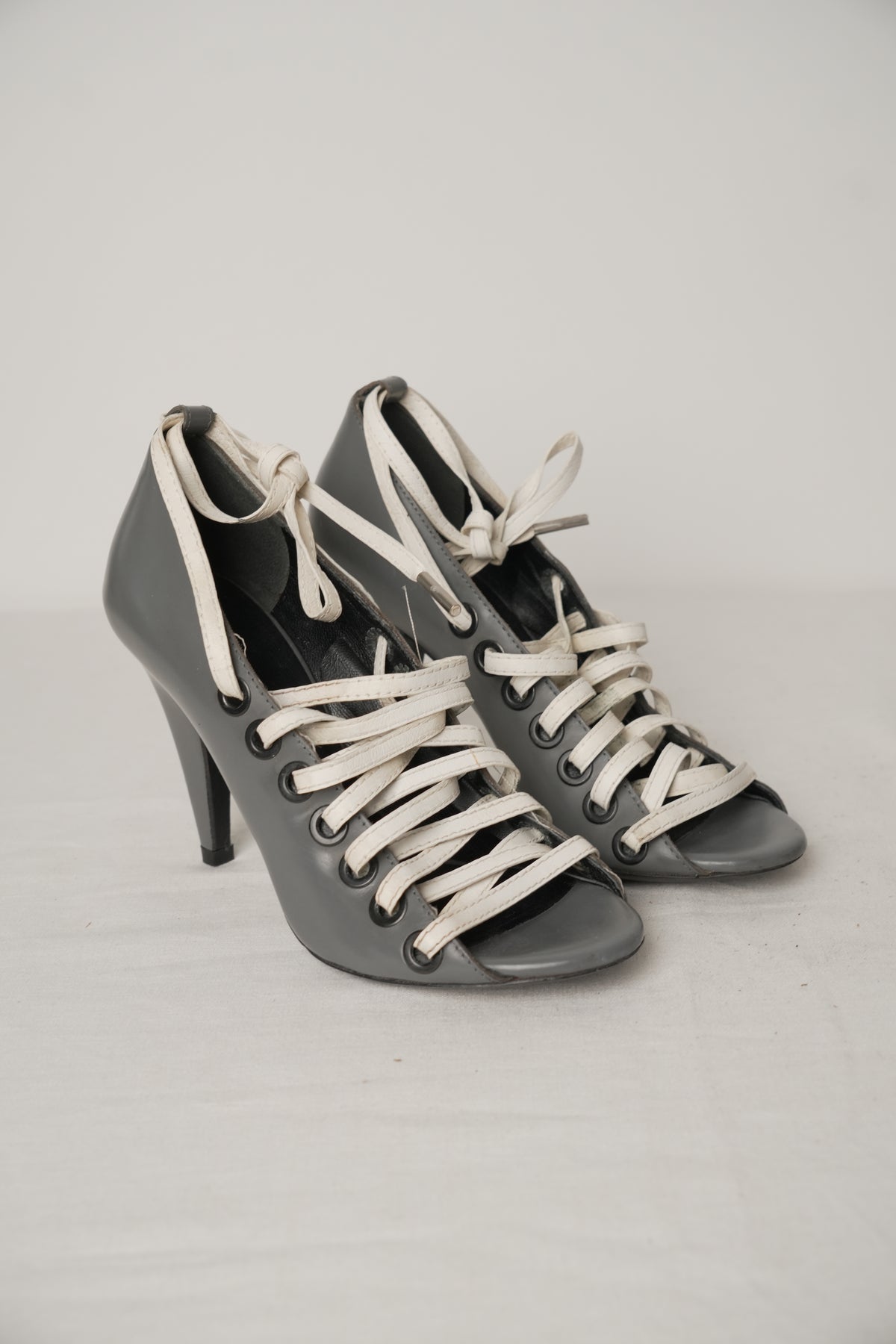 Balenciaga by Nicolas Ghesquiere Fall 2012 Lace Up Grey Leather Heels Sz35 Designed by Pierre Hardy