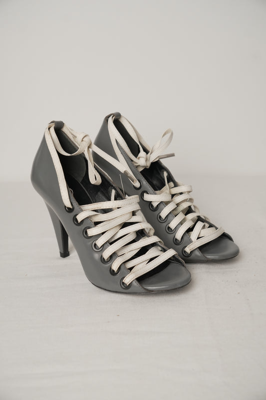 Balenciaga by Nicolas Ghesquiere Fall 2012 Lace Up Grey Leather Heels Sz35 Designed by Pierre Hardy