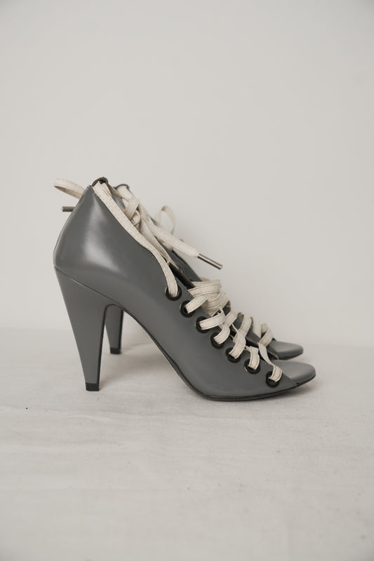 Balenciaga by Nicolas Ghesquiere Fall 2012 Lace Up Grey Leather Heels Sz35 Designed by Pierre Hardy