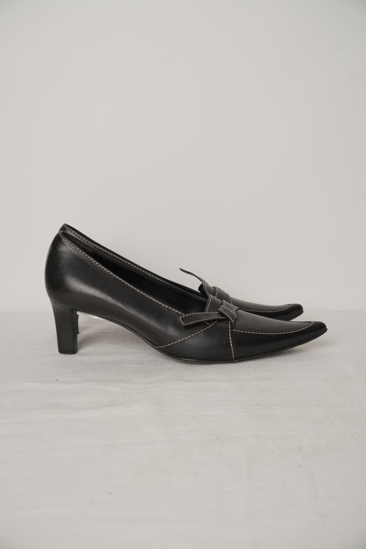 Celine Leather Point Toe w Bow Contrast Stitching Sz36.5
