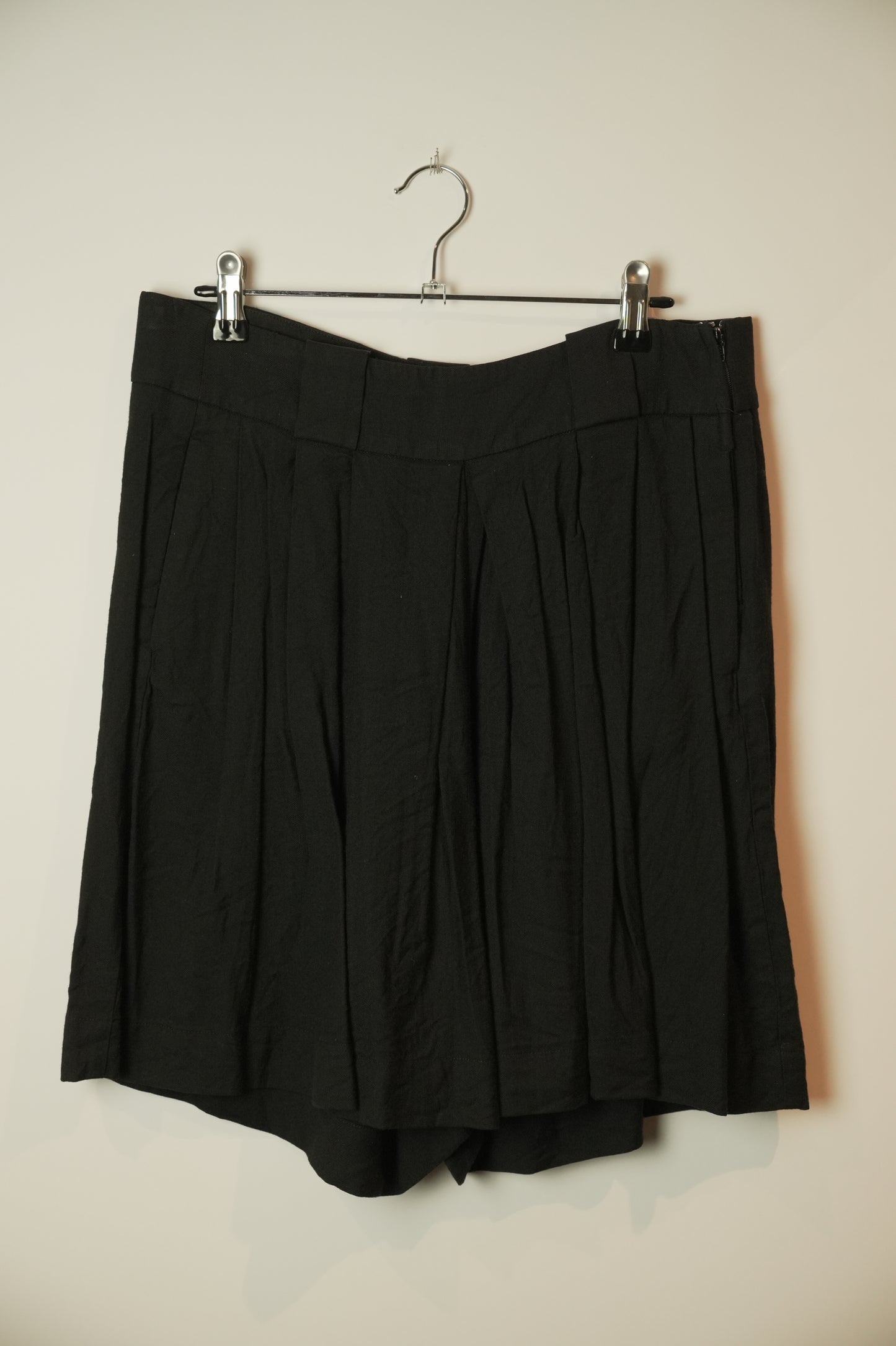 MM6 Maison Margiela Pleated Bermuda Pants