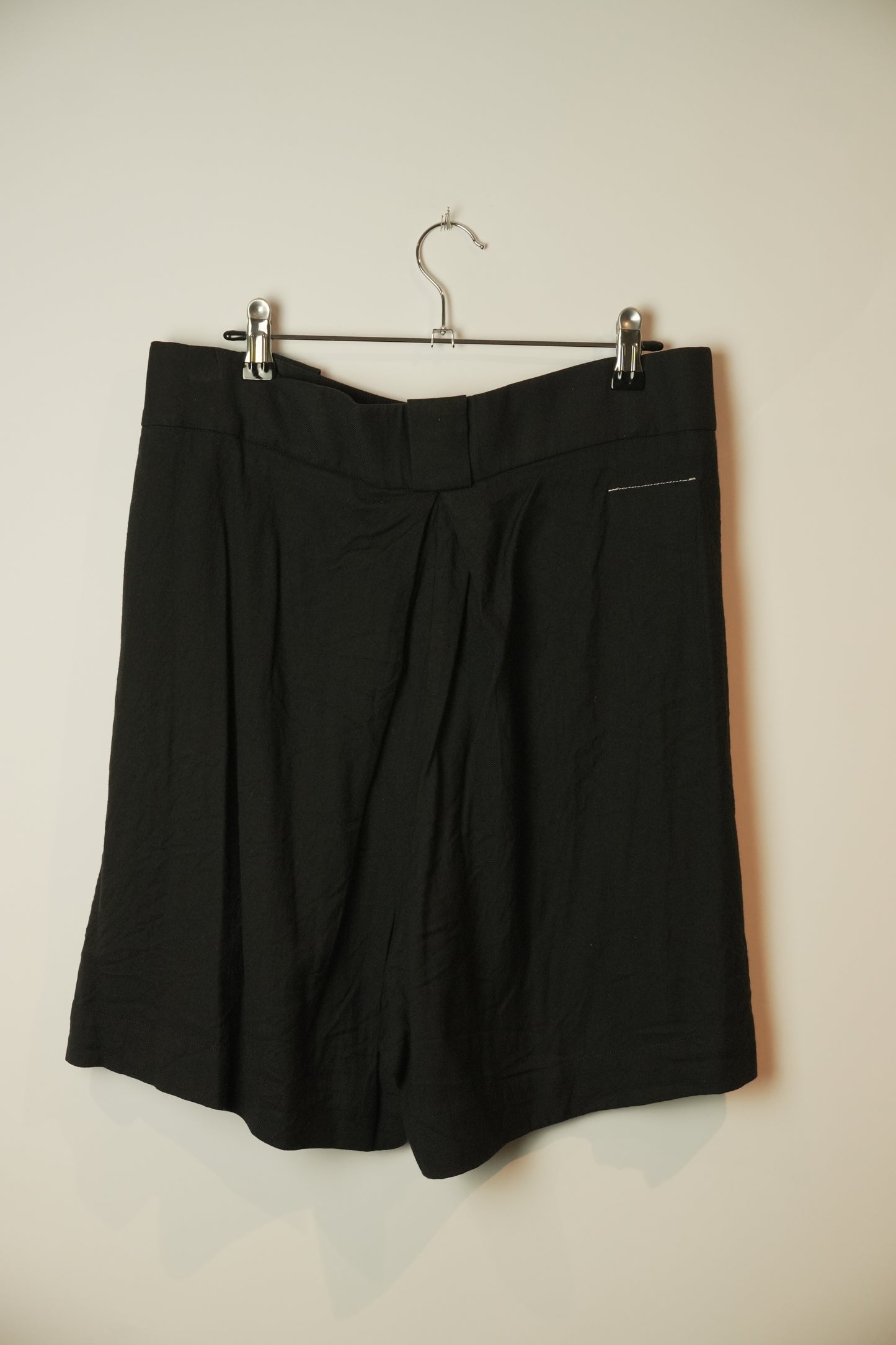 MM6 Maison Margiela Pleated Bermuda Pants