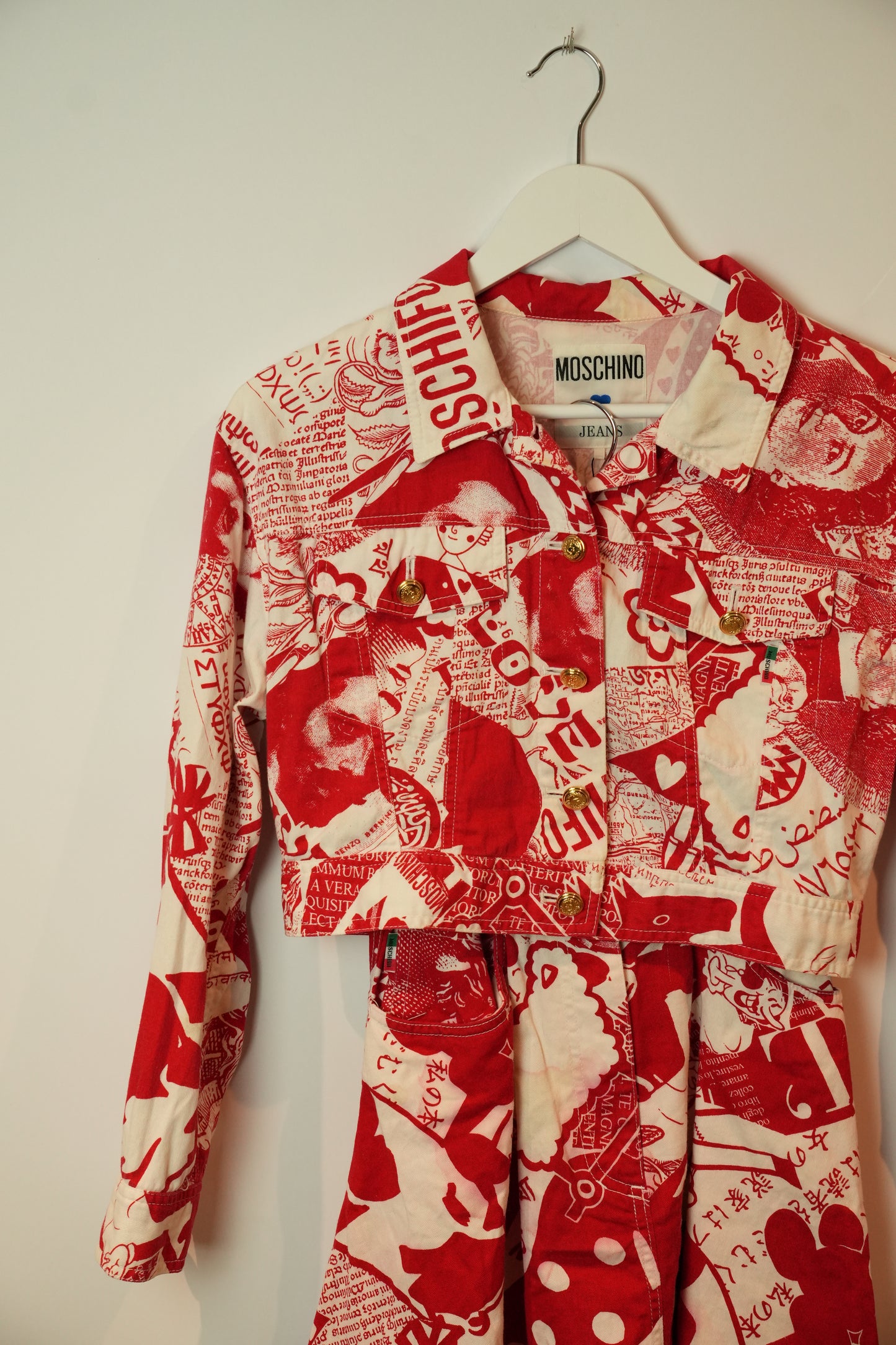 Moschino Jeans Red White Graffiti Collage Print Capri Jacket Set