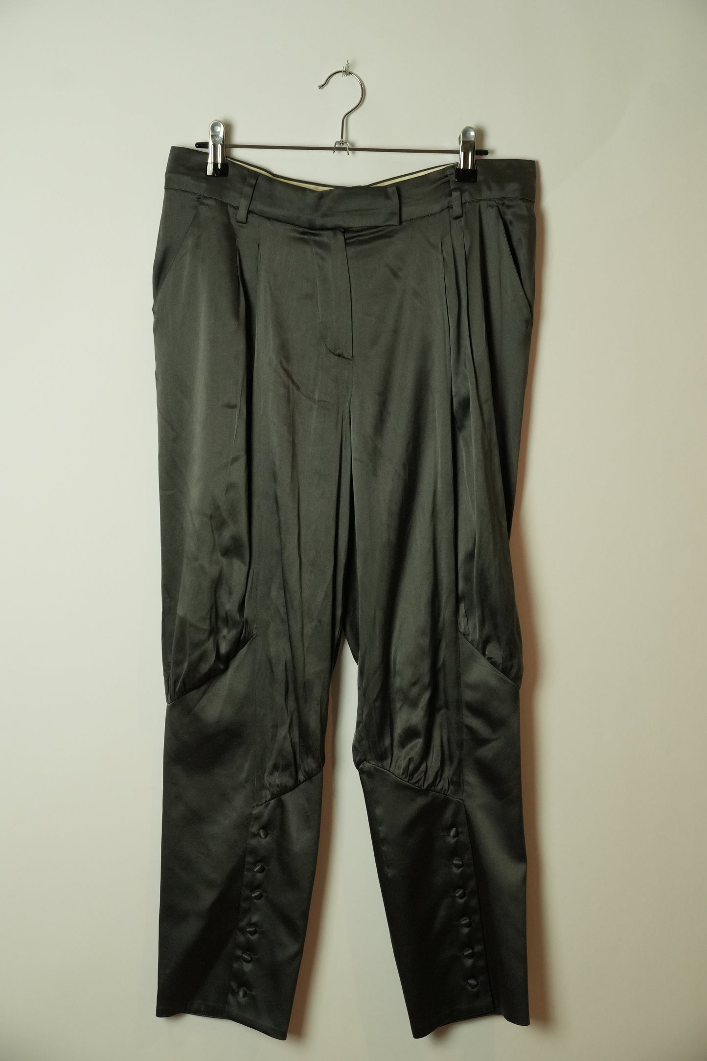 Sportmax Silk Button Jockey Capri Pants