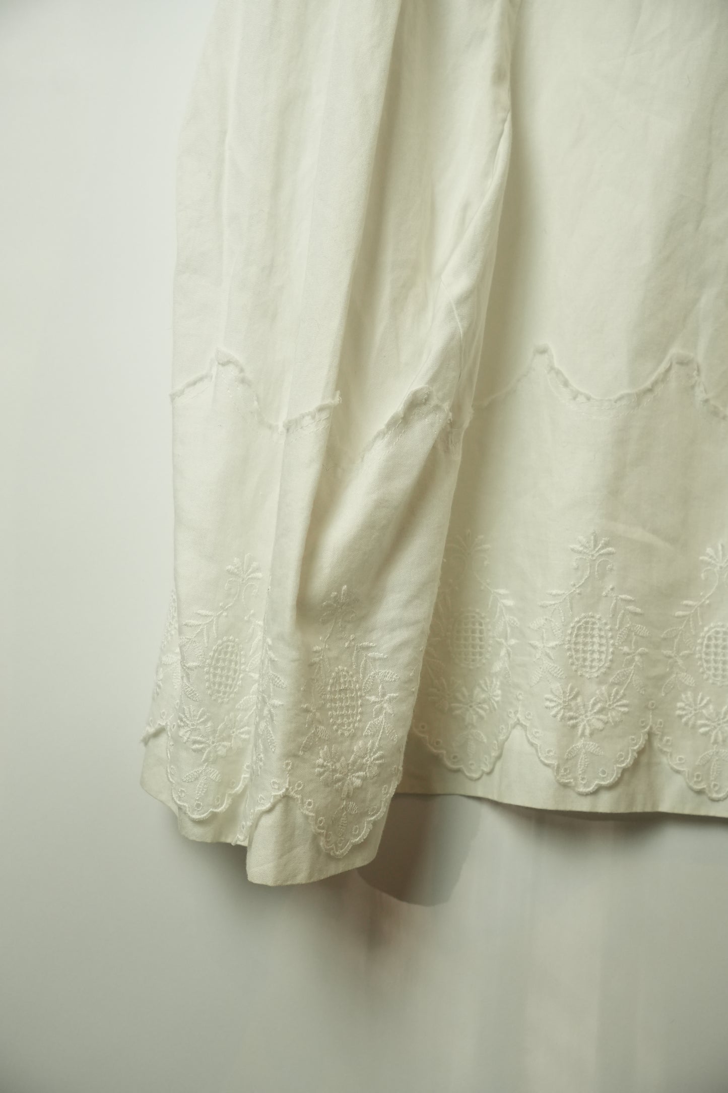 Robe de Chambre Comme Des Garcons White Poplin Embroidered Hem Skirt AD1998