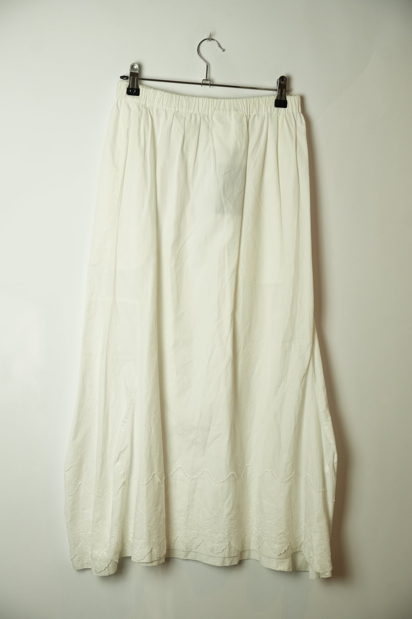 Robe de Chambre Comme Des Garcons White Poplin Embroidered Hem Skirt AD1998