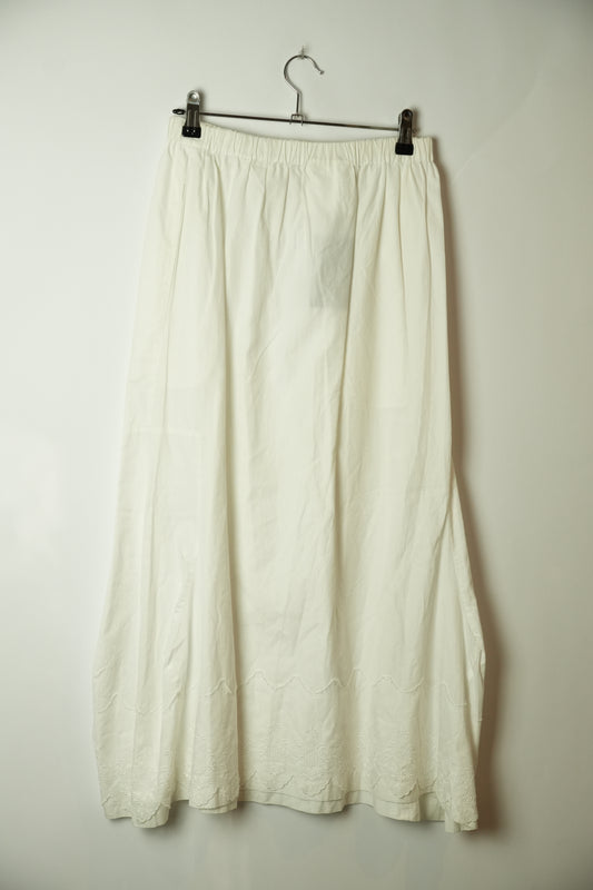 Robe de Chambre Comme Des Garcons White Poplin Embroidered Hem Skirt AD1998