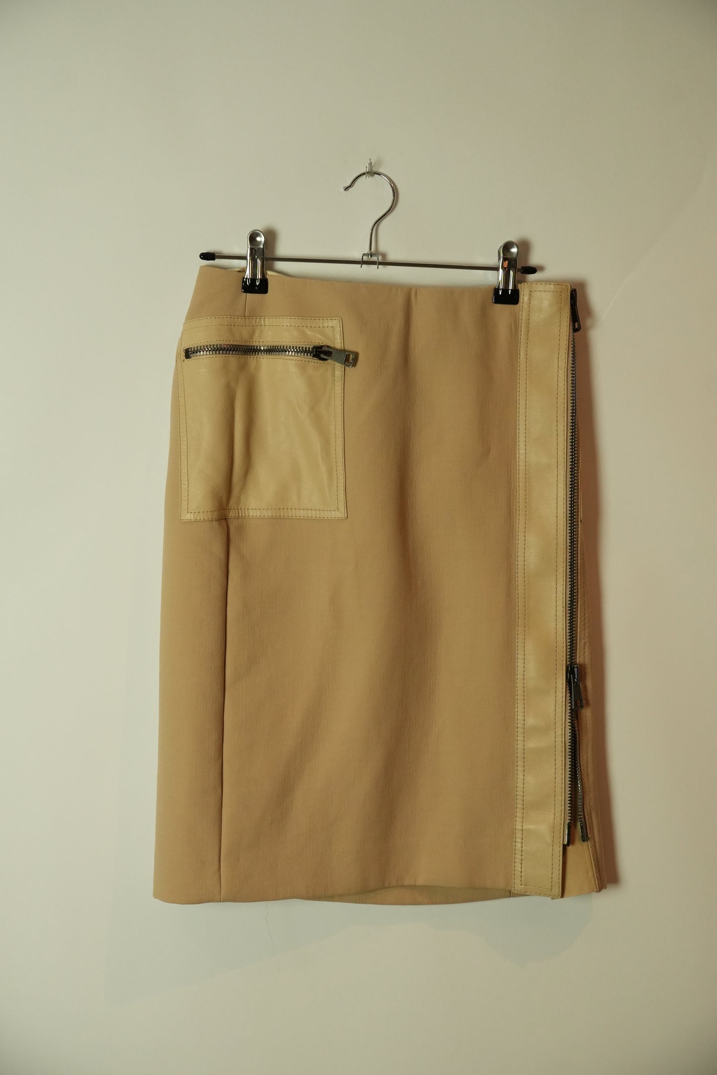 Gucci Tom Ford 2001 AW Beige Leather Trim Pocket Pencil Skirt