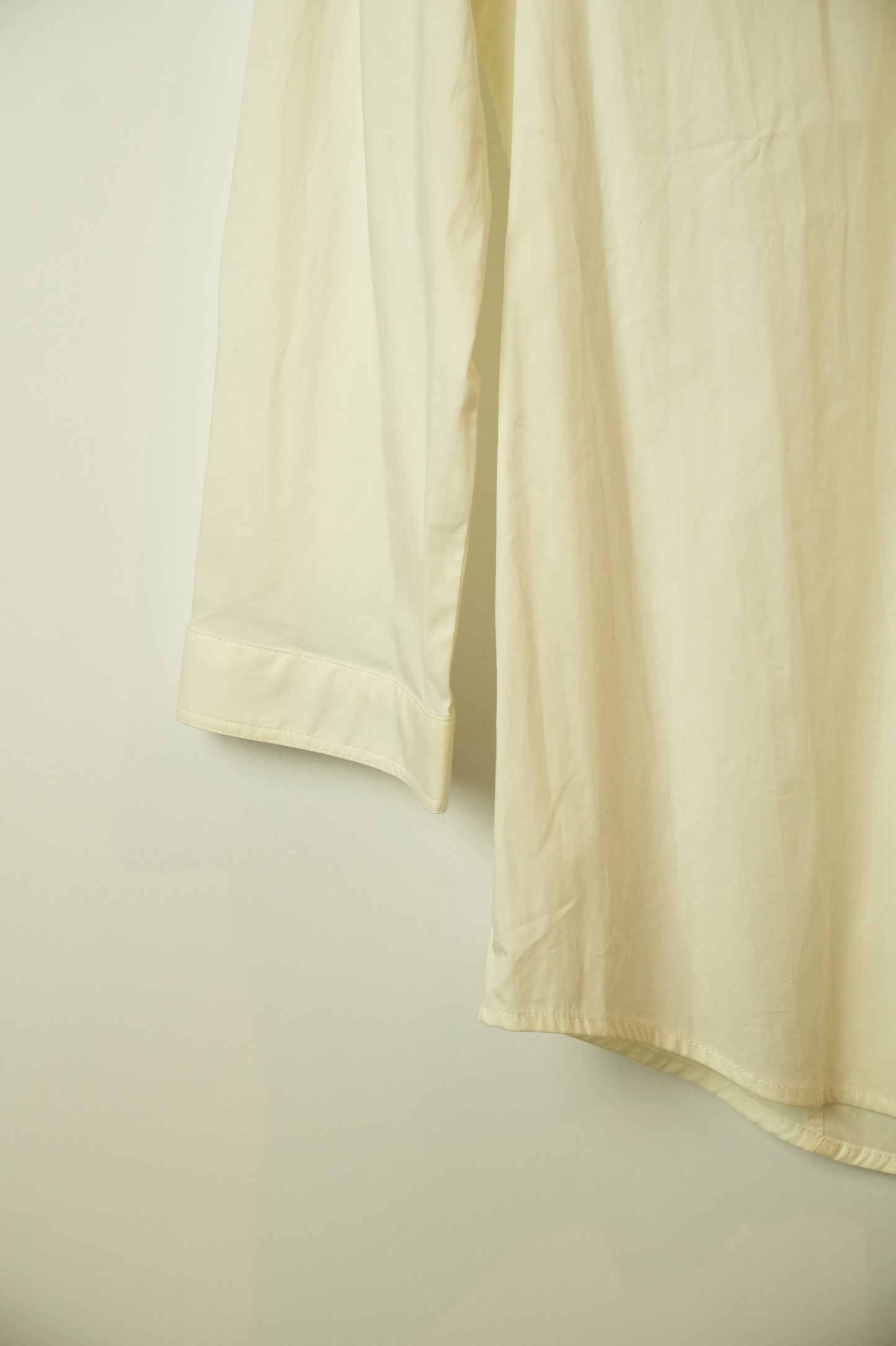 Burberry Brit White LS Button Down Blouse w Pleated Sleeve
