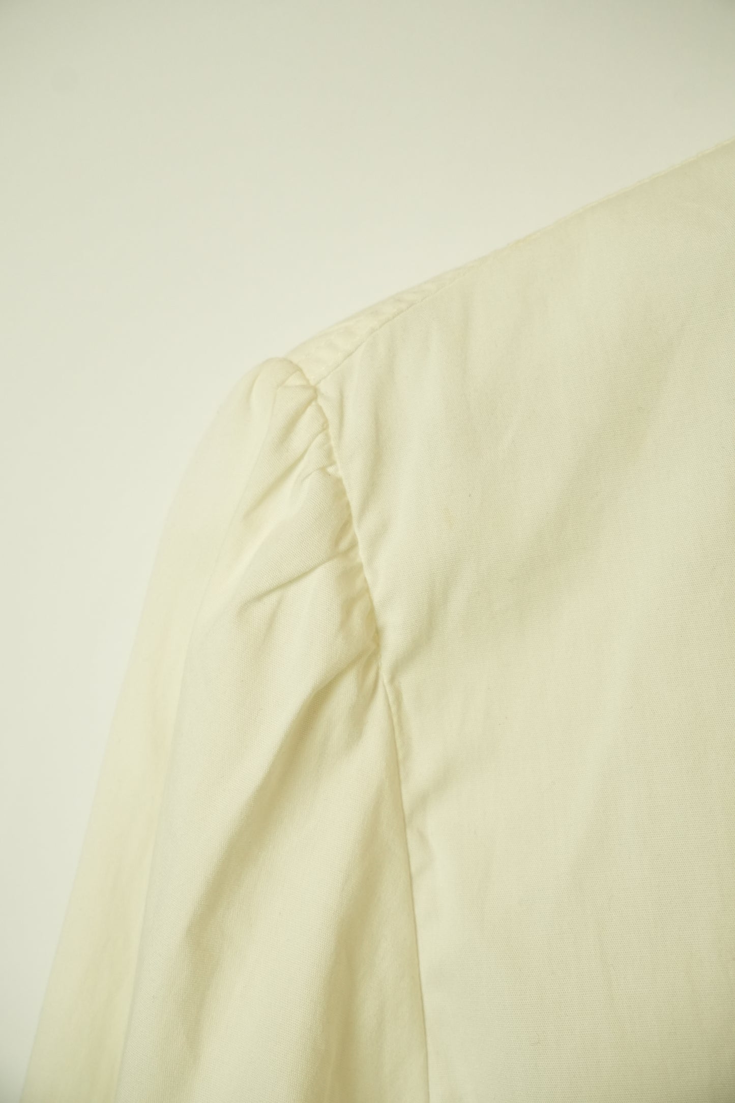 Burberry Brit White LS Button Down Blouse w Pleated Sleeve