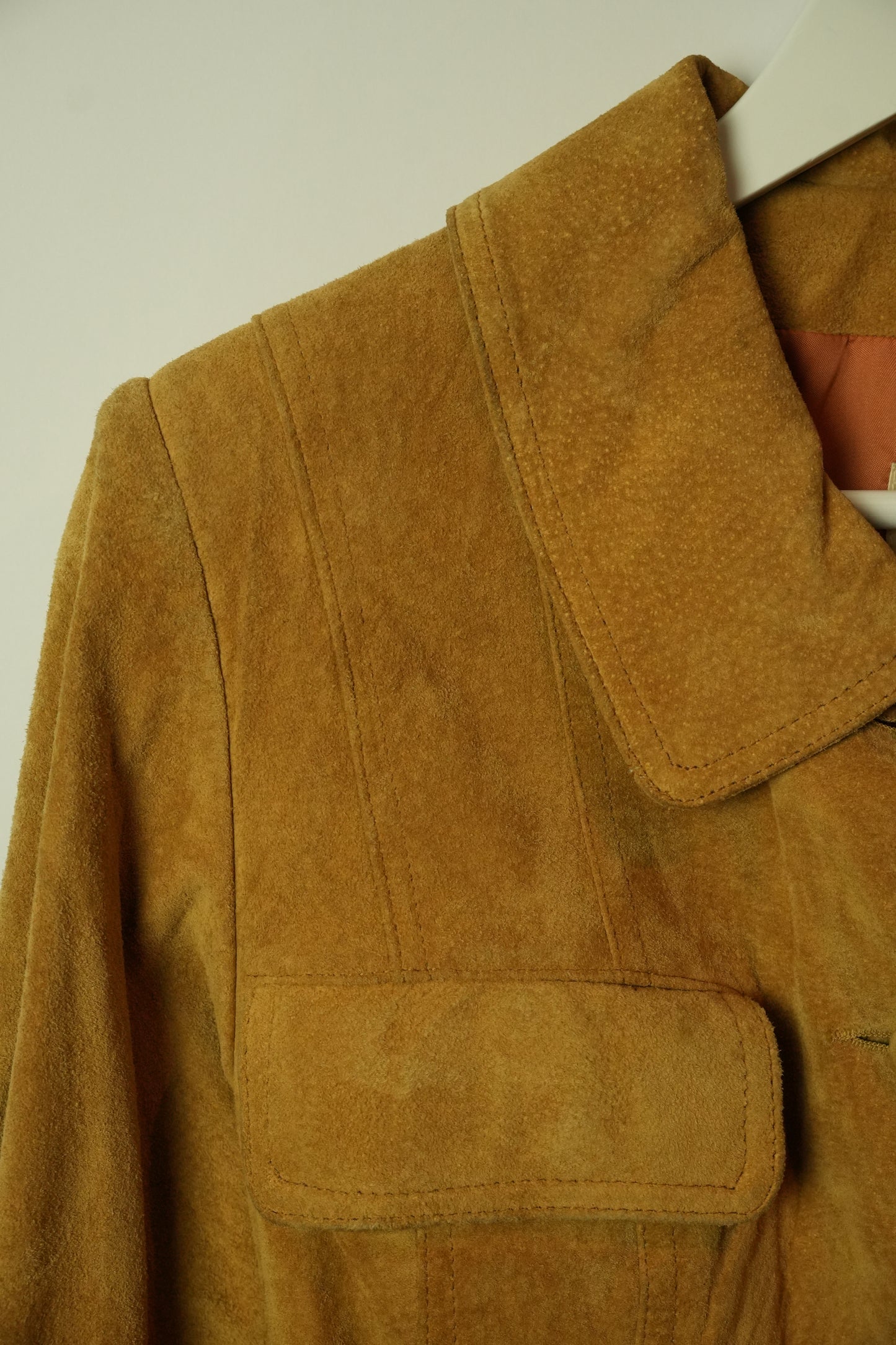 Avoir Retro Mode Suede Leather Jacket w Shoulder Pads