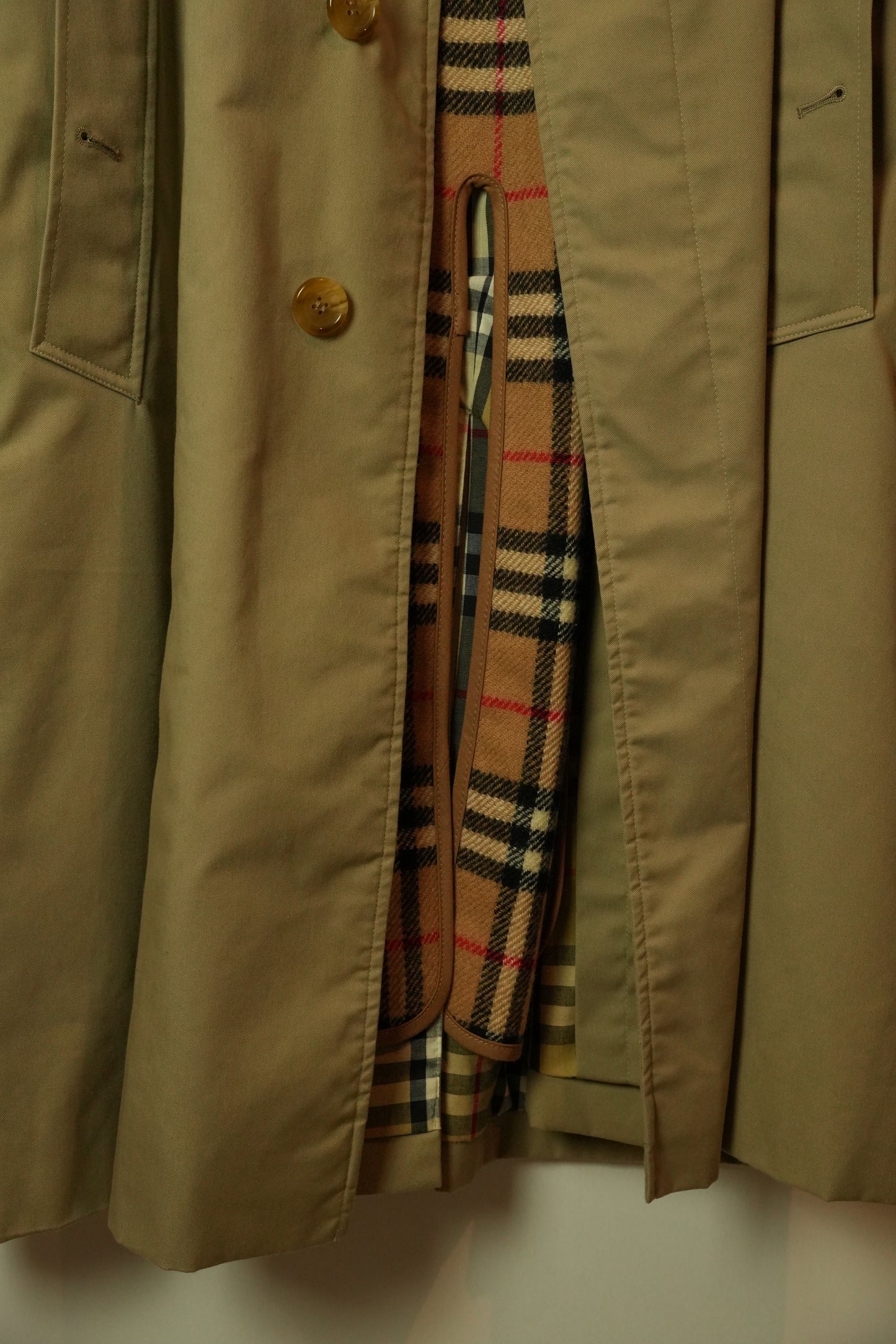 Burberry Button Down Beige Trench Coat