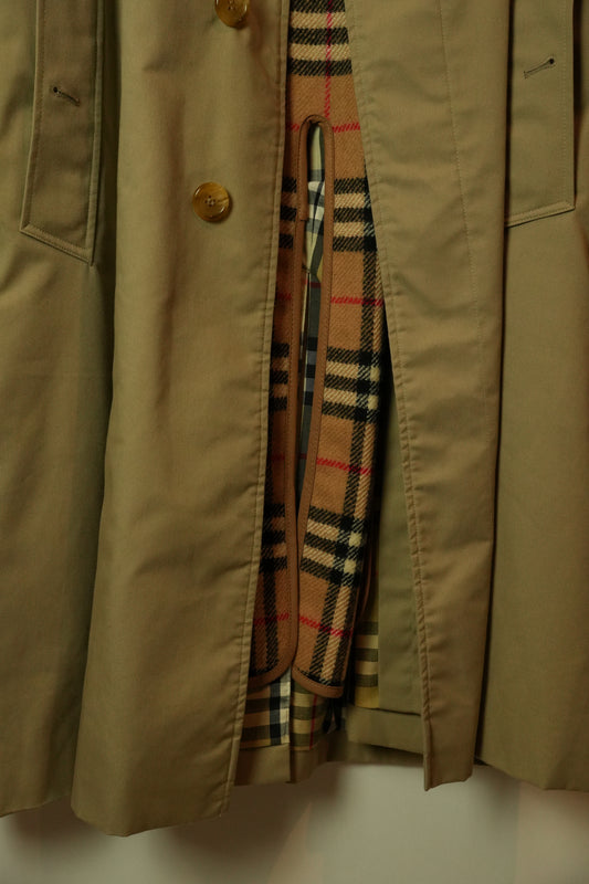 Burberry Button Down Beige Trench Coat