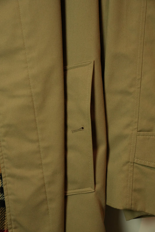 Burberry Button Down Beige Trench Coat