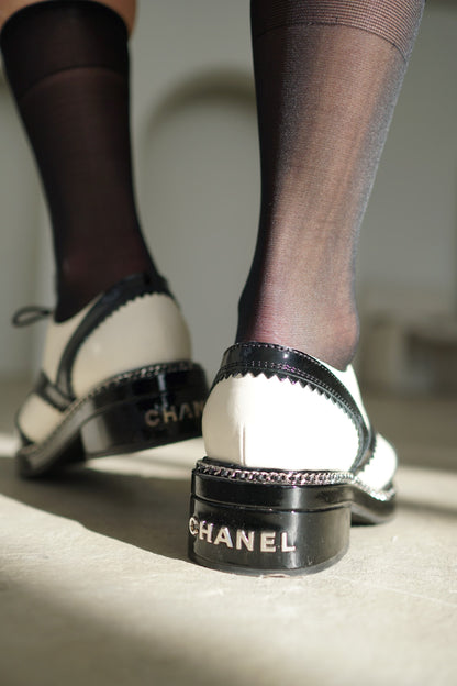 Chanel Two Tone Patent Leather Logo Chain Detail Brogues Oxfords Sz 38
